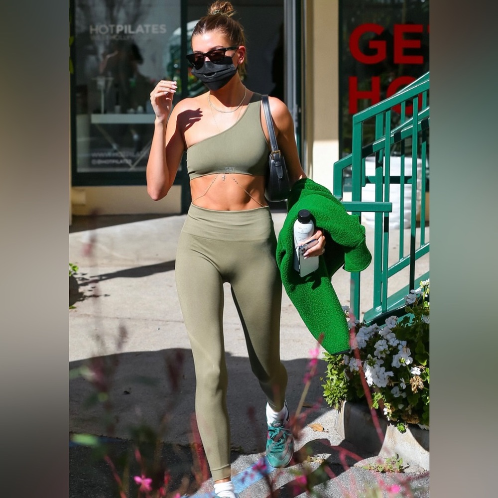 Set Active Sportbody leggings and bra *never worn* as seen on Hailey Bieber